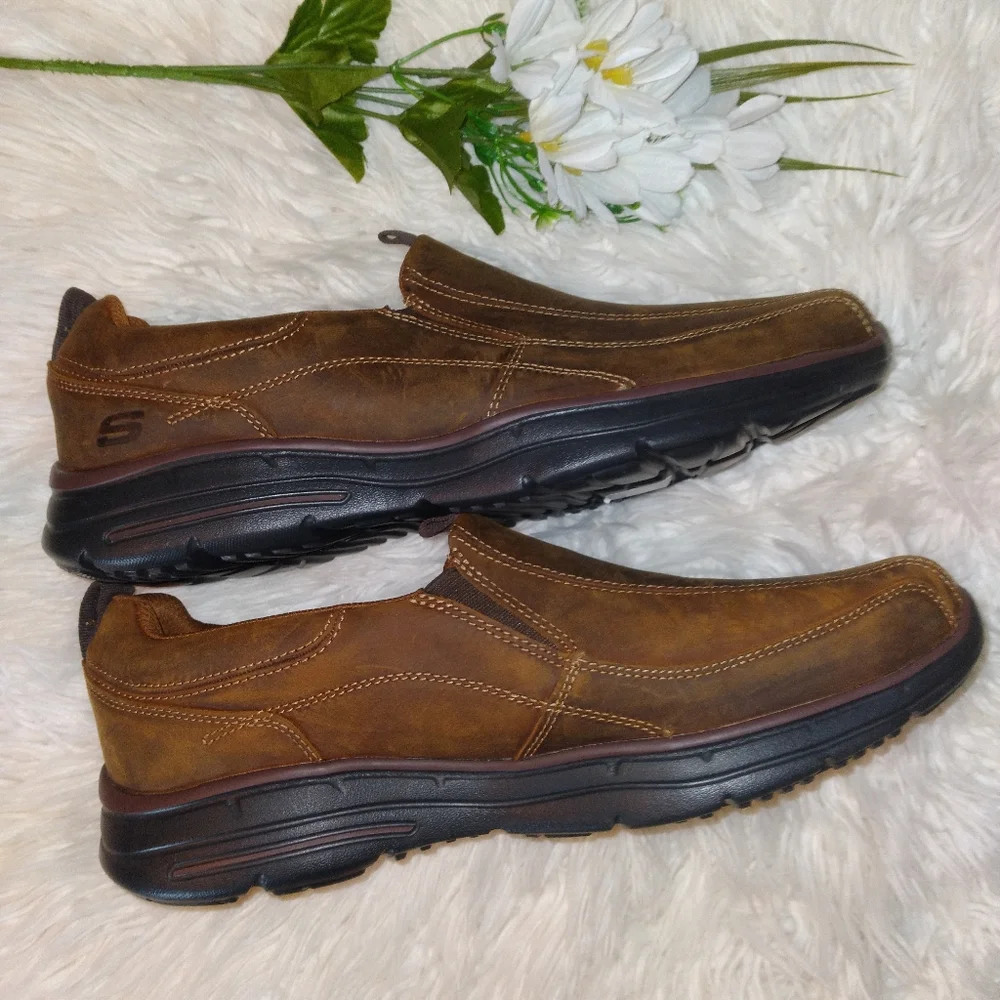 New Skechers Men's 12 Leather Brown Relaxed Fit Gel Memory Foam Slip On Loafer